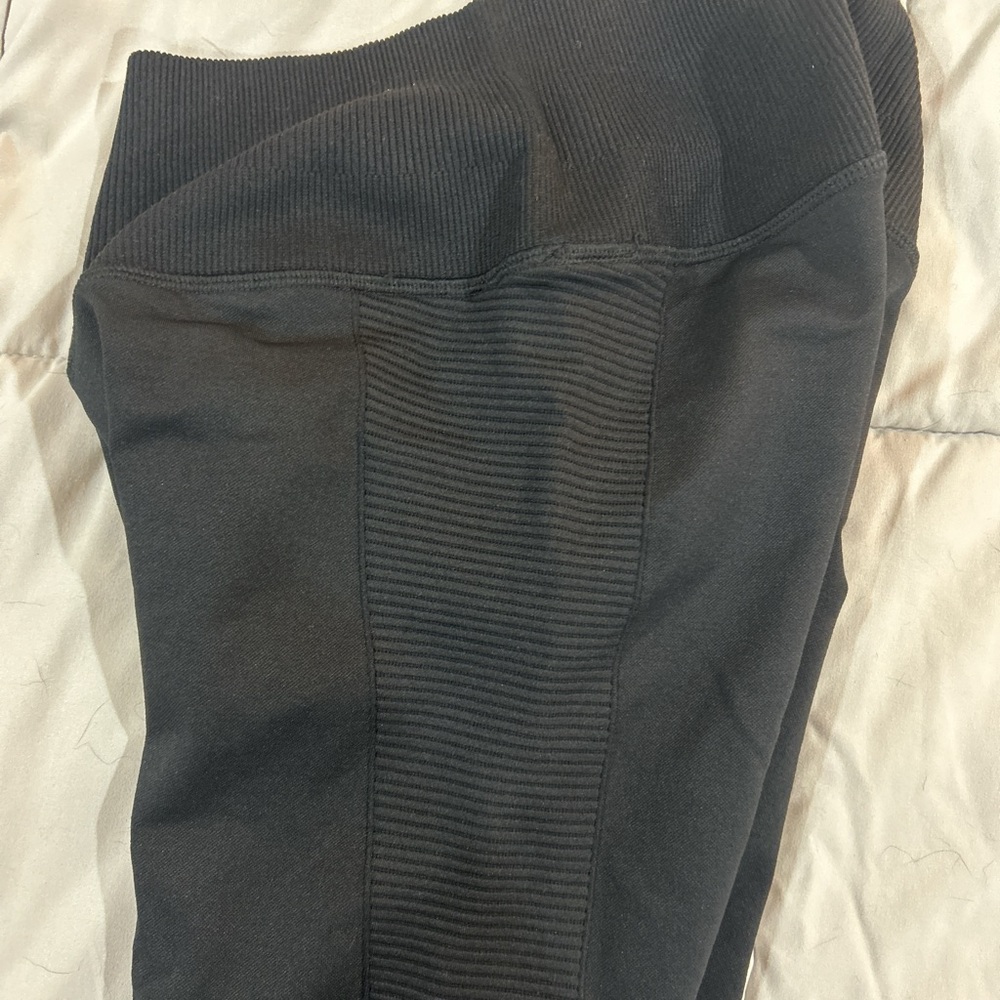 Aerie Black Leggings Sleek and Versatile